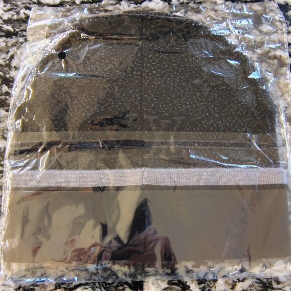 LOUIS VUITTON BEANIE - BRAND NEW- JUST IN TIME FOR COLD WEATHER! - Picture 5 of 5